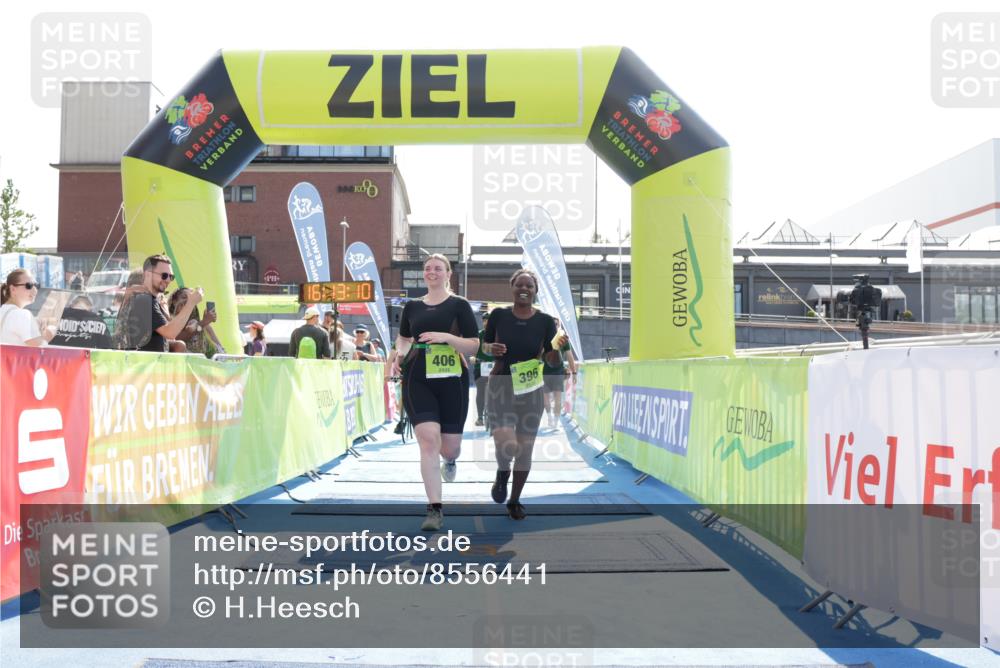 10.08.2025 - GEWOBA Citytriathlon Bremen H.Heesch http://msf.ph/oto/8556441 10.08.2025 16:13:14 Ziel 396, 406 meine-sportfotos.de
