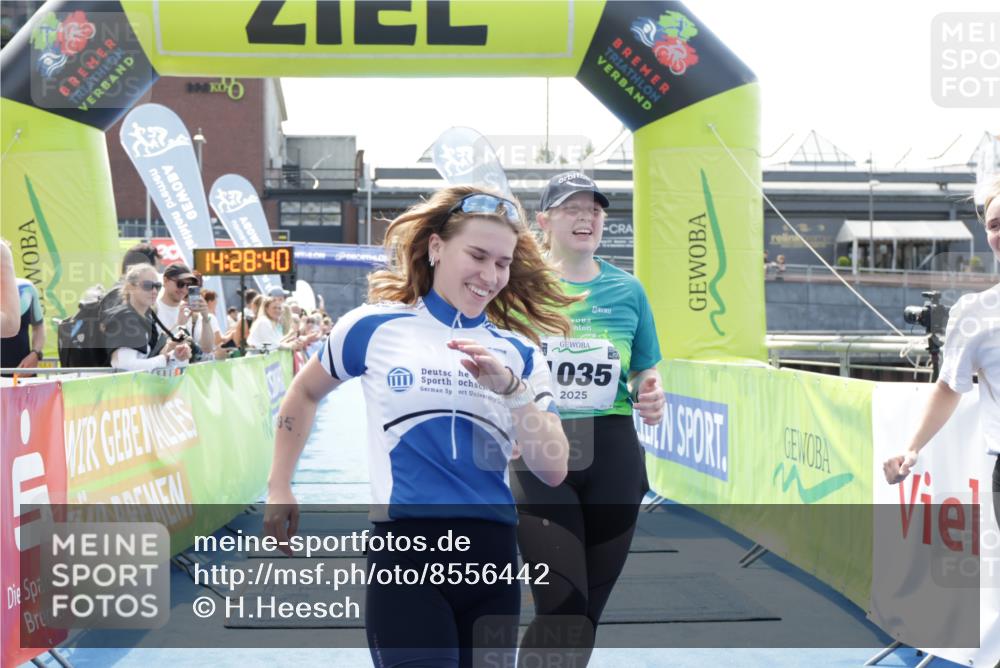 10.08.2025 - GEWOBA Citytriathlon Bremen H.Heesch http://msf.ph/oto/8556442 10.08.2025 14:28:44 Ziel 1019 meine-sportfotos.de