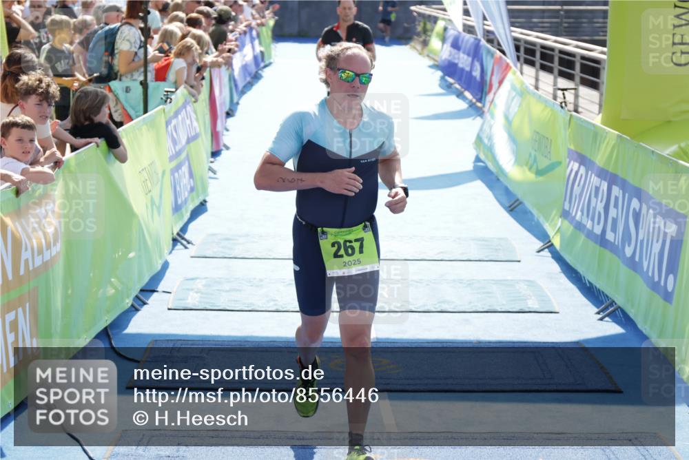 10.08.2025 - GEWOBA Citytriathlon Bremen H.Heesch http://msf.ph/oto/8556446 10.08.2025 15:28:42 Ziel 202, 267, 288, 532 meine-sportfotos.de