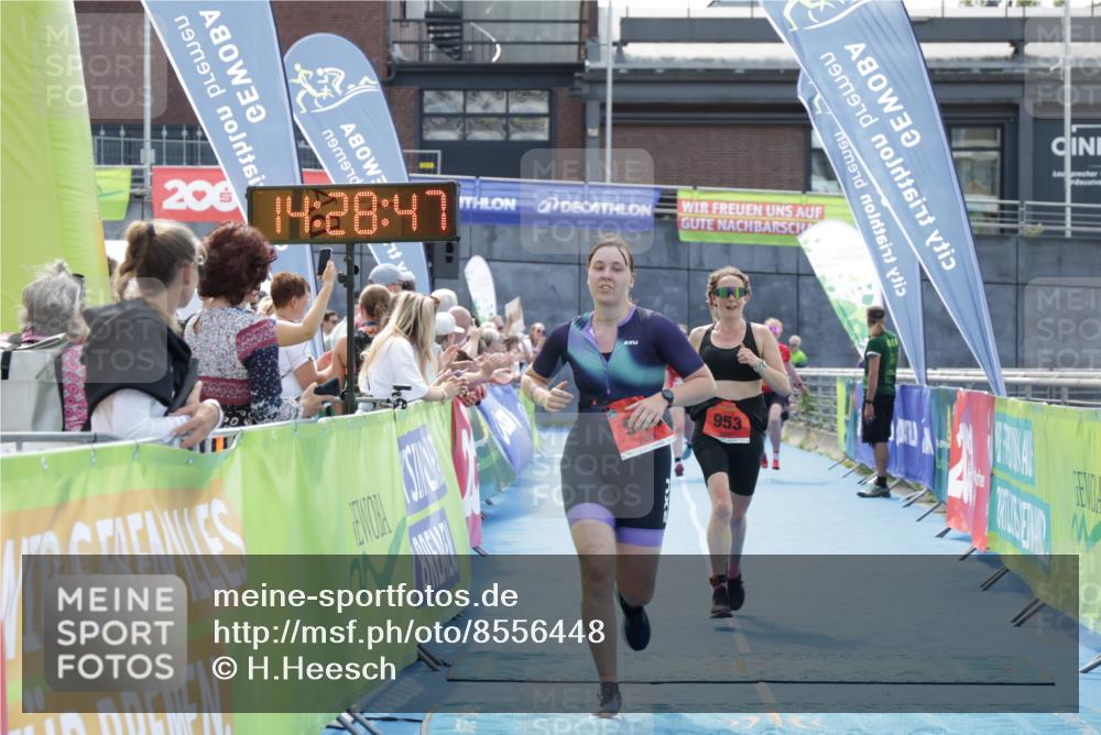 10.08.2025 - GEWOBA Citytriathlon Bremen H.Heesch http://msf.ph/oto/8556448 10.08.2025 14:28:51 Ziel 944, 953, 1025 meine-sportfotos.de