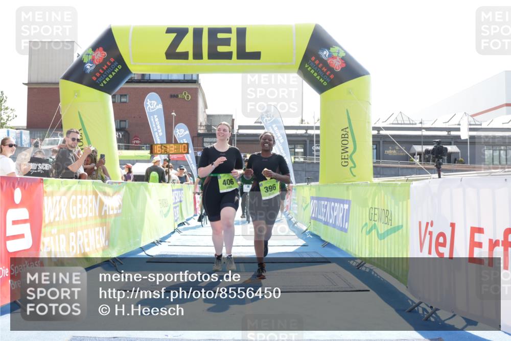 10.08.2025 - GEWOBA Citytriathlon Bremen H.Heesch http://msf.ph/oto/8556450 10.08.2025 16:13:14 Ziel 396, 406 meine-sportfotos.de