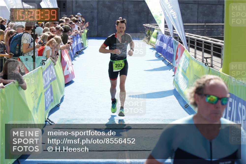 10.08.2025 - GEWOBA Citytriathlon Bremen H.Heesch http://msf.ph/oto/8556452 10.08.2025 15:28:43 Ziel 202, 267, 288, 532 meine-sportfotos.de