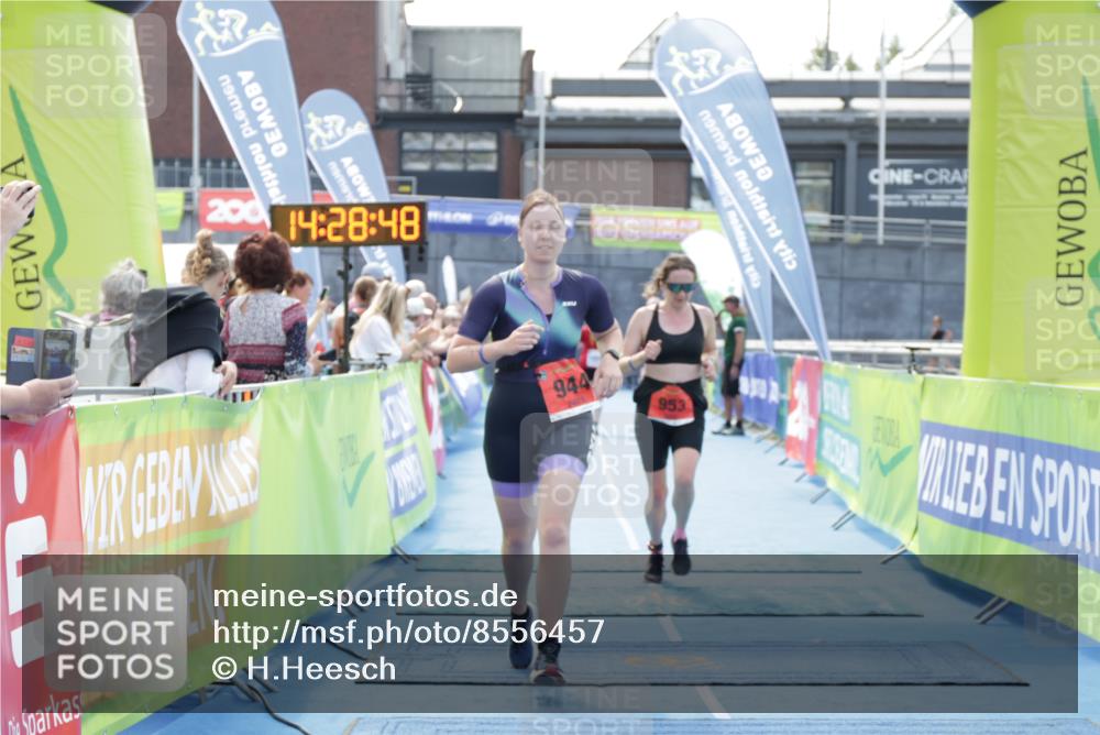 10.08.2025 - GEWOBA Citytriathlon Bremen H.Heesch http://msf.ph/oto/8556457 10.08.2025 14:28:52 Ziel 944, 953, 1025 meine-sportfotos.de