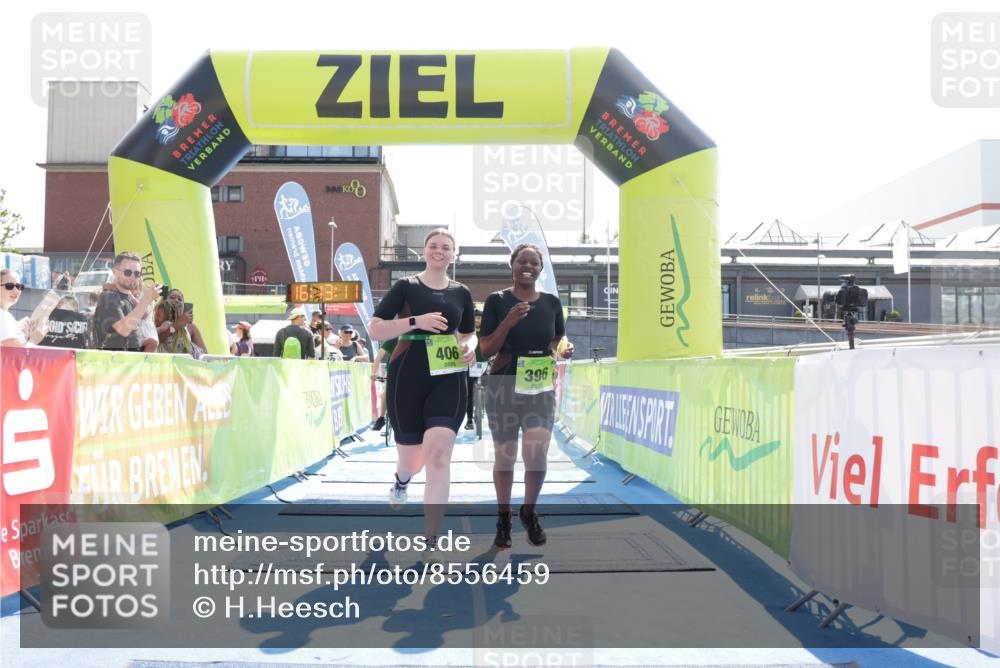 10.08.2025 - GEWOBA Citytriathlon Bremen H.Heesch http://msf.ph/oto/8556459 10.08.2025 16:13:14 Ziel 396, 406 meine-sportfotos.de