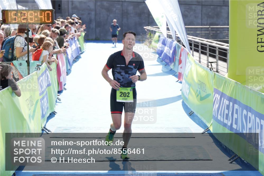10.08.2025 - GEWOBA Citytriathlon Bremen H.Heesch http://msf.ph/oto/8556461 10.08.2025 15:28:44 Ziel 202, 267, 288, 532 meine-sportfotos.de