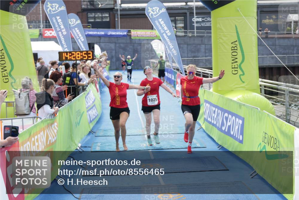 10.08.2025 - GEWOBA Citytriathlon Bremen H.Heesch http://msf.ph/oto/8556465 10.08.2025 14:28:56 Ziel 944, 953, 1001, 1025 meine-sportfotos.de