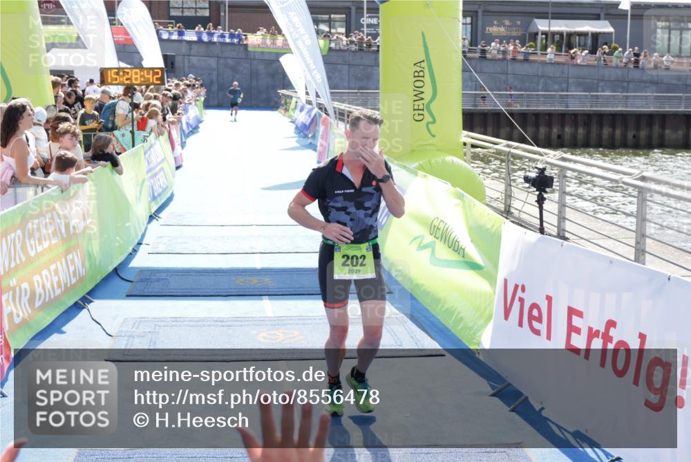 10.08.2025 - GEWOBA Citytriathlon Bremen H.Heesch http://msf.ph/oto/8556478 10.08.2025 15:28:46 Ziel 202, 267, 288 meine-sportfotos.de