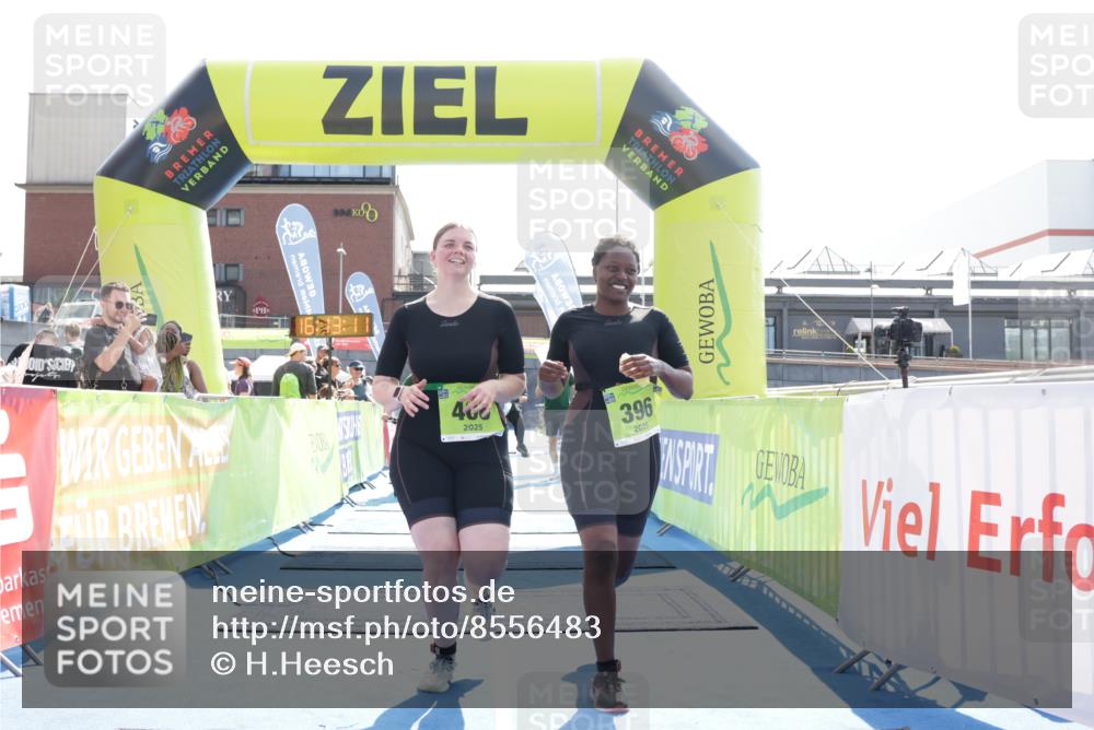 10.08.2025 - GEWOBA Citytriathlon Bremen H.Heesch http://msf.ph/oto/8556483 10.08.2025 16:13:15 Ziel 396, 406 meine-sportfotos.de