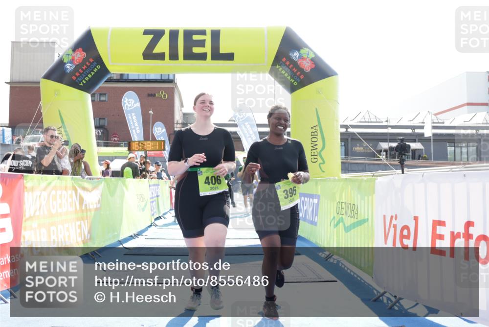 10.08.2025 - GEWOBA Citytriathlon Bremen H.Heesch http://msf.ph/oto/8556486 10.08.2025 16:13:15 Ziel 396, 406 meine-sportfotos.de