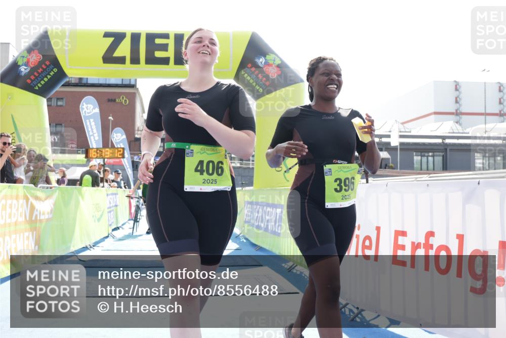 10.08.2025 - GEWOBA Citytriathlon Bremen H.Heesch http://msf.ph/oto/8556488 10.08.2025 16:13:15 Ziel 396, 406 meine-sportfotos.de