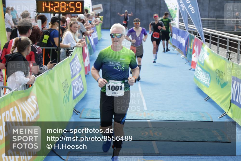 10.08.2025 - GEWOBA Citytriathlon Bremen H.Heesch http://msf.ph/oto/8556489 10.08.2025 14:29:03 Ziel 782, 911, 1001, 1025 meine-sportfotos.de