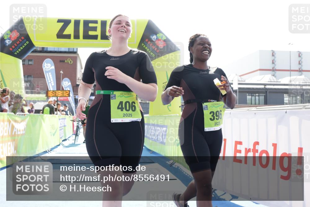 10.08.2025 - GEWOBA Citytriathlon Bremen H.Heesch http://msf.ph/oto/8556491 10.08.2025 16:13:15 Ziel 396, 406 meine-sportfotos.de