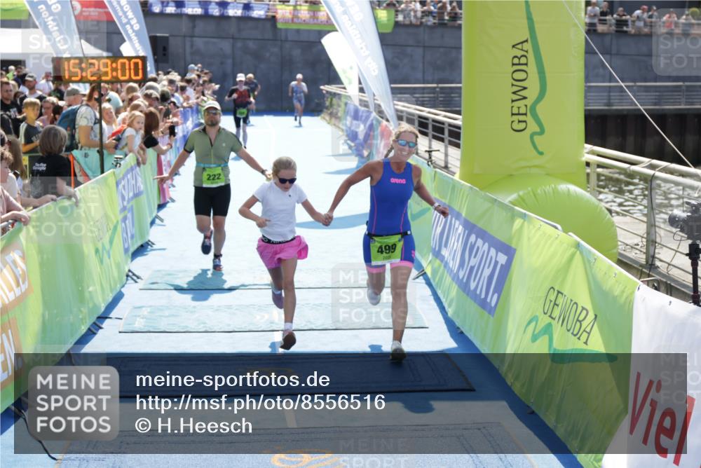 10.08.2025 - GEWOBA Citytriathlon Bremen H.Heesch http://msf.ph/oto/8556516 10.08.2025 15:29:04 Ziel 222, 326, 499 meine-sportfotos.de