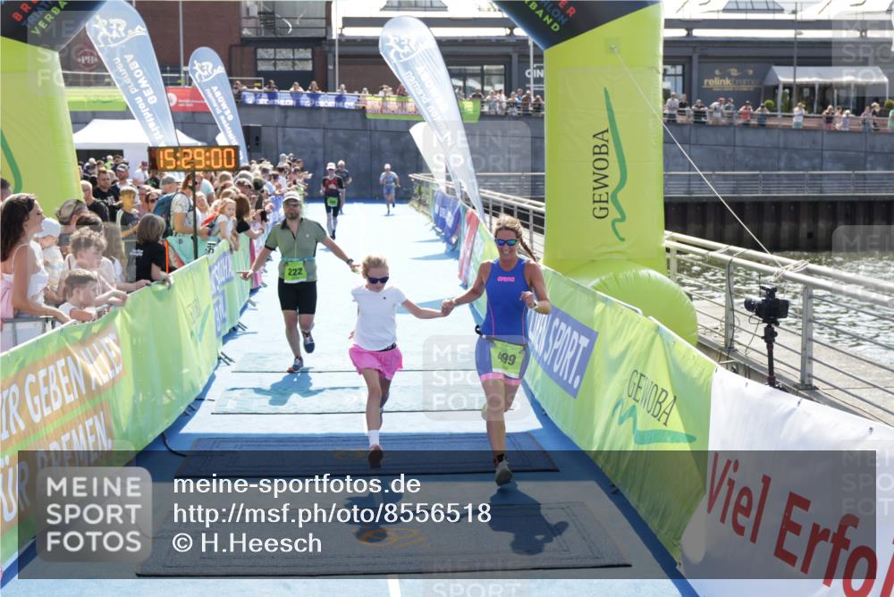 10.08.2025 - GEWOBA Citytriathlon Bremen H.Heesch http://msf.ph/oto/8556518 10.08.2025 15:29:04 Ziel 222, 326, 499 meine-sportfotos.de