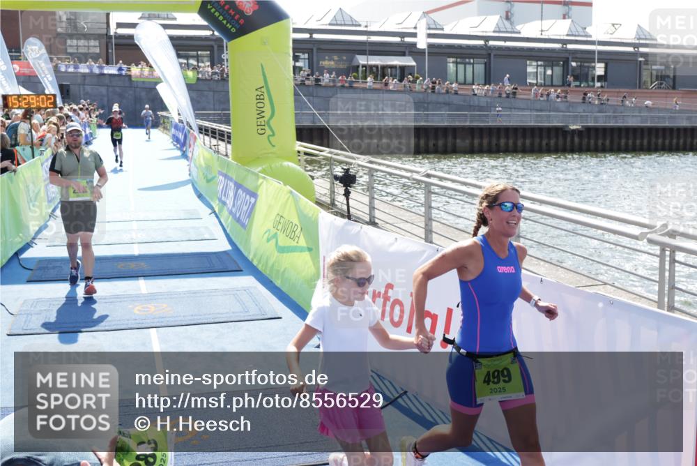 10.08.2025 - GEWOBA Citytriathlon Bremen H.Heesch http://msf.ph/oto/8556529 10.08.2025 15:29:06 Ziel 222, 326, 499 meine-sportfotos.de