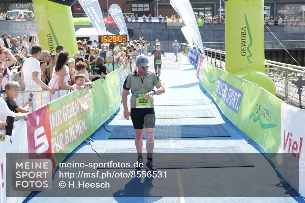 10.08.2025 - GEWOBA Citytriathlon Bremen H.Heesch http://msf.ph/oto/8556531 10.08.2025 15:29:07 Ziel 222, 326, 349, 499 meine-sportfotos.de