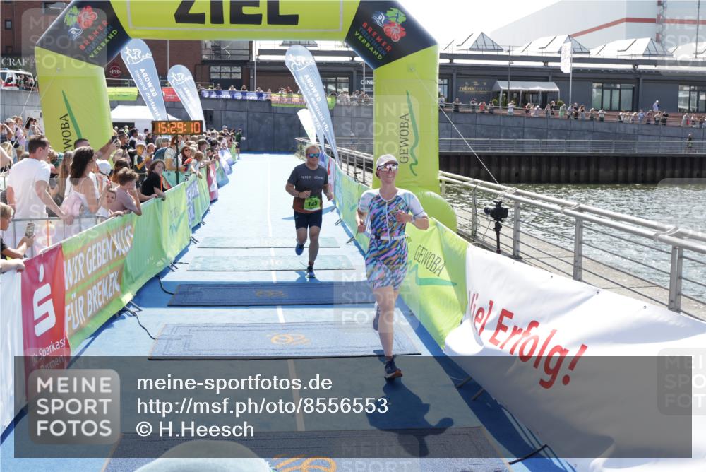 10.08.2025 - GEWOBA Citytriathlon Bremen H.Heesch http://msf.ph/oto/8556553 10.08.2025 15:29:14 Ziel 145, 326, 349 meine-sportfotos.de