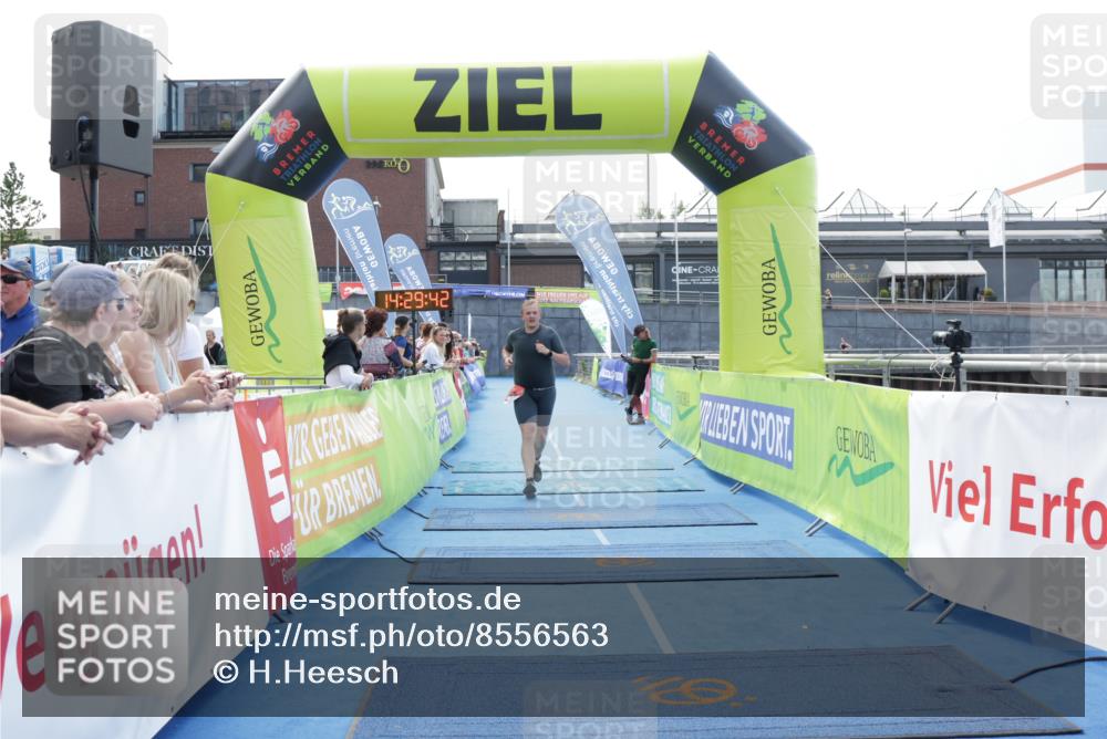 10.08.2025 - GEWOBA Citytriathlon Bremen H.Heesch http://msf.ph/oto/8556563 10.08.2025 14:29:45 Ziel 708 meine-sportfotos.de
