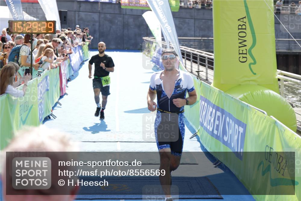 10.08.2025 - GEWOBA Citytriathlon Bremen H.Heesch http://msf.ph/oto/8556569 10.08.2025 15:29:33 Ziel 160, 251 meine-sportfotos.de