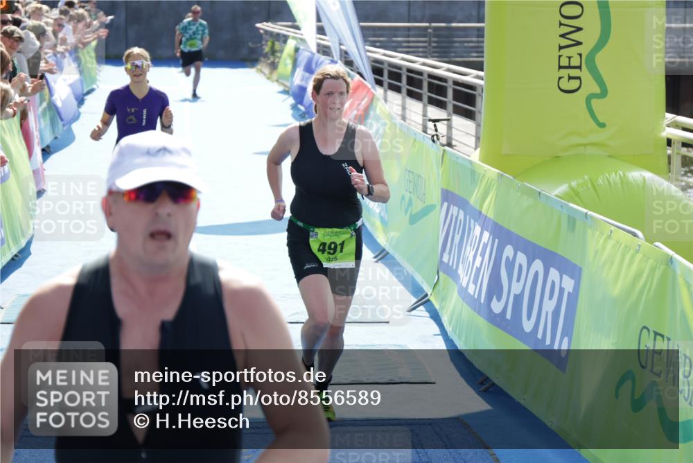 10.08.2025 - GEWOBA Citytriathlon Bremen H.Heesch http://msf.ph/oto/8556589 10.08.2025 15:29:53 Ziel 208, 221, 273, 426, 491 meine-sportfotos.de