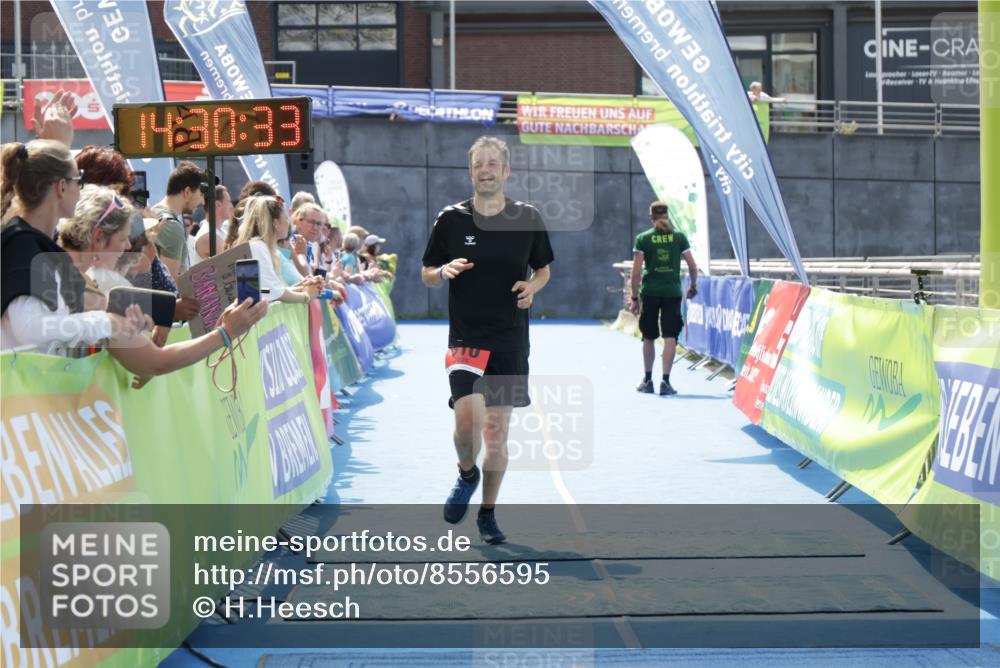 10.08.2025 - GEWOBA Citytriathlon Bremen H.Heesch http://msf.ph/oto/8556595 10.08.2025 14:30:36 Ziel 810 meine-sportfotos.de