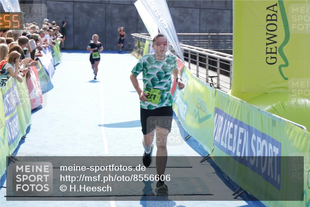 10.08.2025 - GEWOBA Citytriathlon Bremen H.Heesch http://msf.ph/oto/8556606 10.08.2025 15:29:59 Ziel 221, 426, 487, 491 meine-sportfotos.de