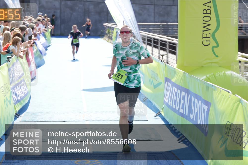 10.08.2025 - GEWOBA Citytriathlon Bremen H.Heesch http://msf.ph/oto/8556608 10.08.2025 15:29:59 Ziel 221, 426, 487, 491 meine-sportfotos.de