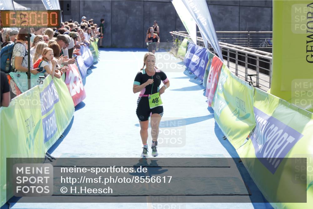 10.08.2025 - GEWOBA Citytriathlon Bremen H.Heesch http://msf.ph/oto/8556617 10.08.2025 15:30:04 Ziel 221, 487 meine-sportfotos.de