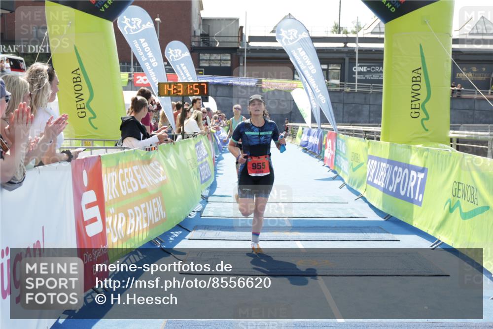 10.08.2025 - GEWOBA Citytriathlon Bremen H.Heesch http://msf.ph/oto/8556620 10.08.2025 14:32:01 Ziel 927, 955 meine-sportfotos.de