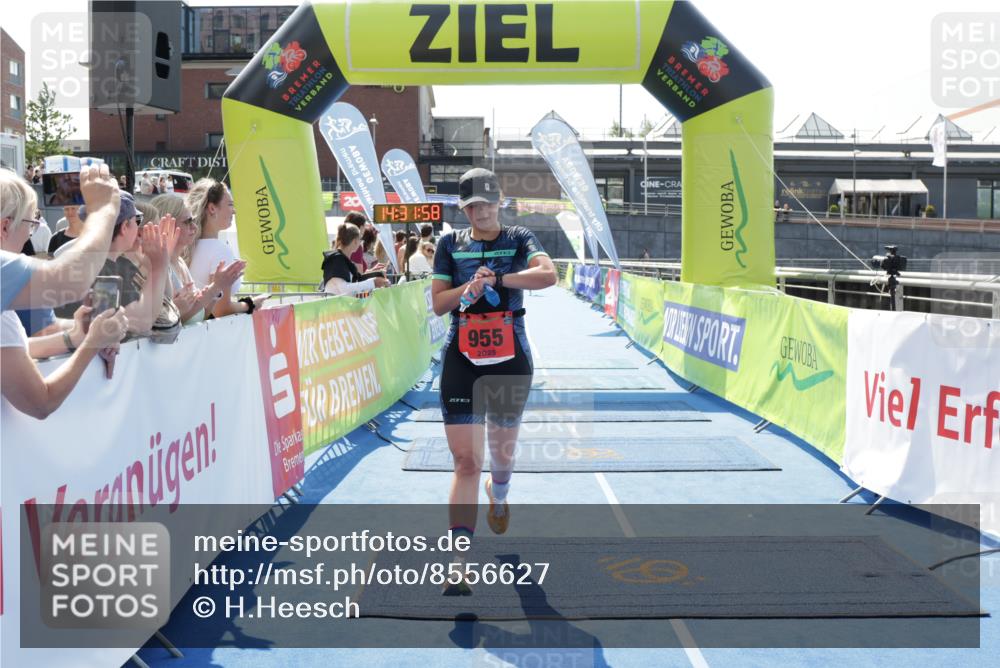 10.08.2025 - GEWOBA Citytriathlon Bremen H.Heesch http://msf.ph/oto/8556627 10.08.2025 14:32:02 Ziel 927, 955 meine-sportfotos.de