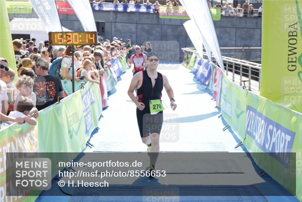 10.08.2025 - GEWOBA Citytriathlon Bremen H.Heesch http://msf.ph/oto/8556653 10.08.2025 15:30:17 Ziel 249, 278, 405 meine-sportfotos.de