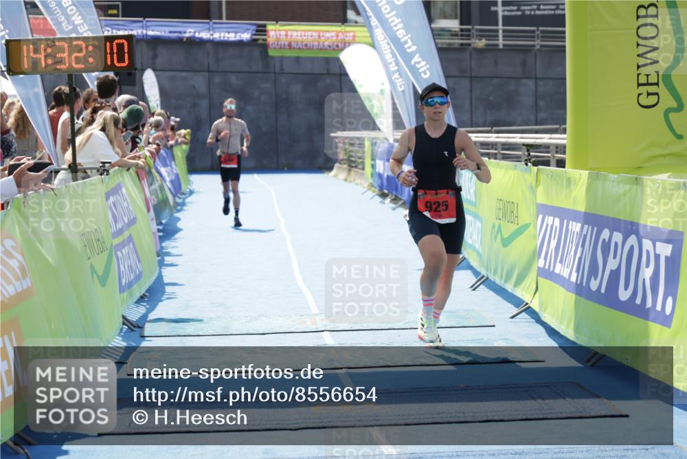 10.08.2025 - GEWOBA Citytriathlon Bremen H.Heesch http://msf.ph/oto/8556654 10.08.2025 14:32:13 Ziel 686, 920, 925 meine-sportfotos.de