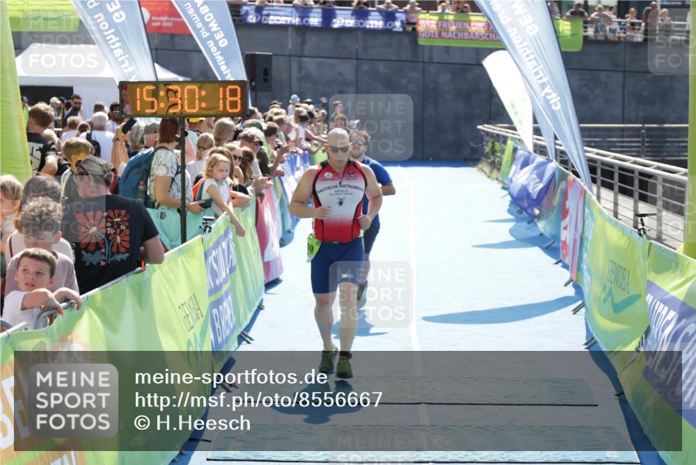 10.08.2025 - GEWOBA Citytriathlon Bremen H.Heesch http://msf.ph/oto/8556667 10.08.2025 15:30:22 Ziel 80, 249, 278 meine-sportfotos.de