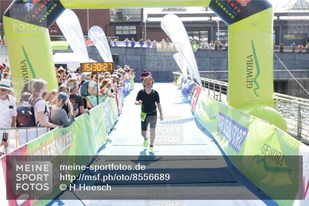 10.08.2025 - GEWOBA Citytriathlon Bremen H.Heesch http://msf.ph/oto/8556689 10.08.2025 15:30:31 Ziel 57, 80, 262 meine-sportfotos.de
