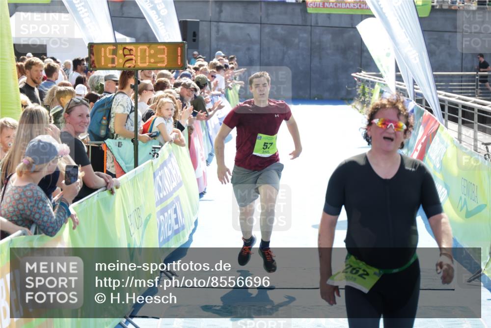 10.08.2025 - GEWOBA Citytriathlon Bremen H.Heesch http://msf.ph/oto/8556696 10.08.2025 15:30:35 Ziel 57, 262 meine-sportfotos.de
