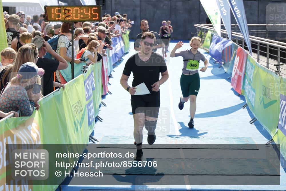 10.08.2025 - GEWOBA Citytriathlon Bremen H.Heesch http://msf.ph/oto/8556706 10.08.2025 15:30:49 Ziel 35, 110, 365 meine-sportfotos.de
