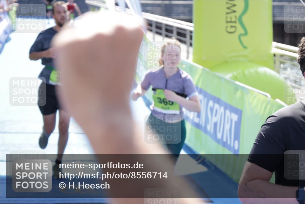 10.08.2025 - GEWOBA Citytriathlon Bremen H.Heesch http://msf.ph/oto/8556714 10.08.2025 15:30:51 Ziel 35, 110, 351, 365, 483 meine-sportfotos.de