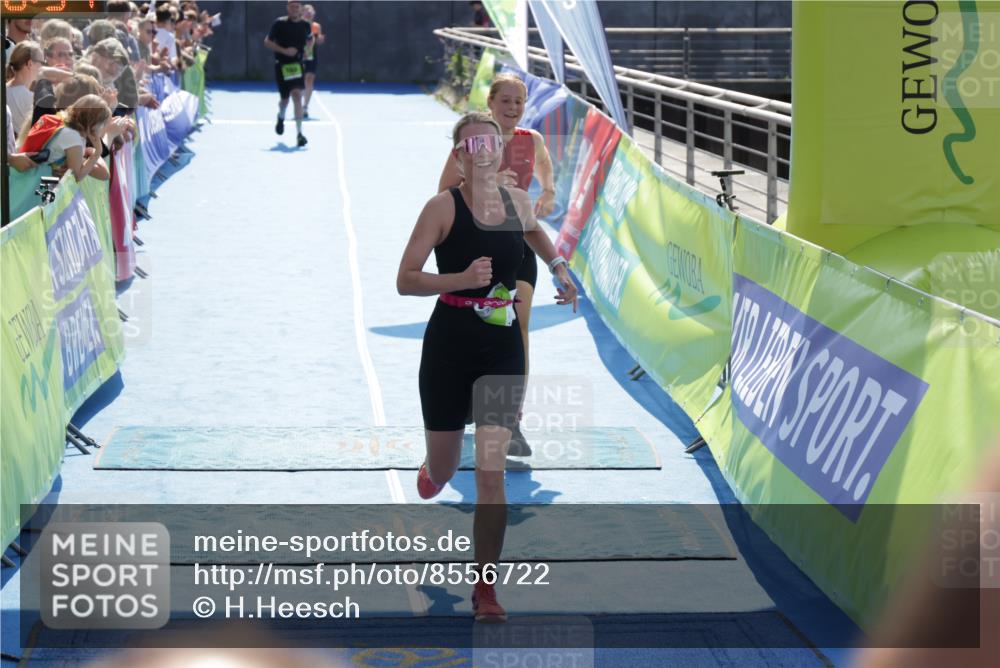 10.08.2025 - GEWOBA Citytriathlon Bremen H.Heesch http://msf.ph/oto/8556722 10.08.2025 15:30:55 Ziel 35, 110, 351, 365, 483 meine-sportfotos.de