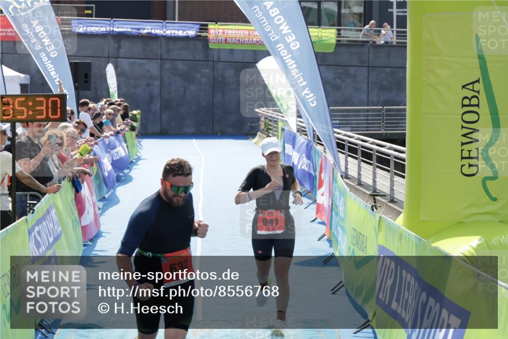 10.08.2025 - GEWOBA Citytriathlon Bremen H.Heesch http://msf.ph/oto/8556768 10.08.2025 14:35:34 Ziel 596, 632, 652, 941 meine-sportfotos.de