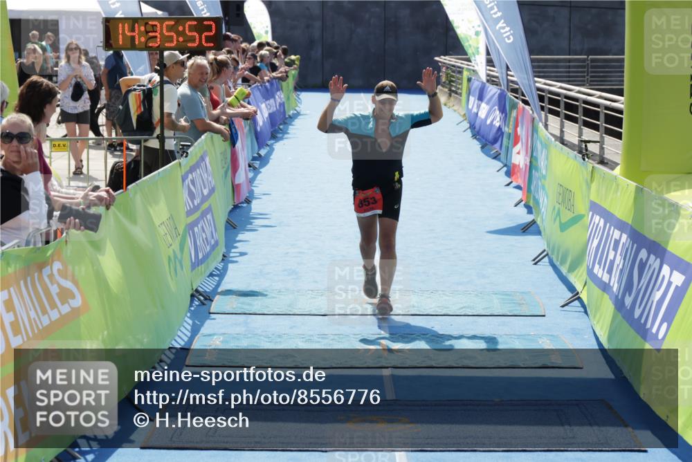 10.08.2025 - GEWOBA Citytriathlon Bremen H.Heesch http://msf.ph/oto/8556776 10.08.2025 14:35:56 Ziel 853 meine-sportfotos.de