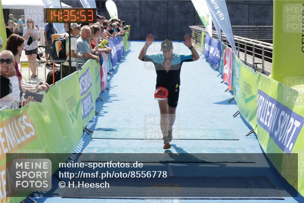 10.08.2025 - GEWOBA Citytriathlon Bremen H.Heesch http://msf.ph/oto/8556778 10.08.2025 14:35:56 Ziel 853 meine-sportfotos.de