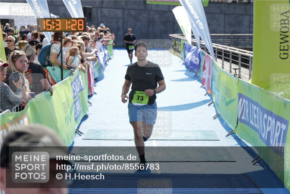 10.08.2025 - GEWOBA Citytriathlon Bremen H.Heesch http://msf.ph/oto/8556783 10.08.2025 15:31:32 Ziel 73, 376 meine-sportfotos.de
