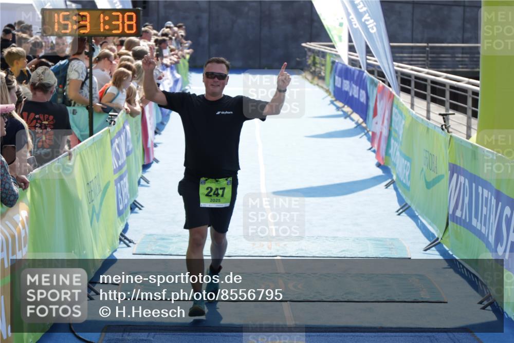 10.08.2025 - GEWOBA Citytriathlon Bremen H.Heesch http://msf.ph/oto/8556795 10.08.2025 15:31:42 Ziel 247 meine-sportfotos.de