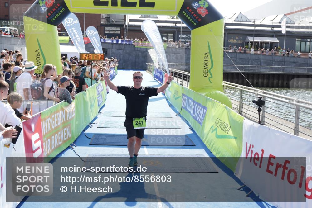 10.08.2025 - GEWOBA Citytriathlon Bremen H.Heesch http://msf.ph/oto/8556803 10.08.2025 15:31:43 Ziel 247 meine-sportfotos.de