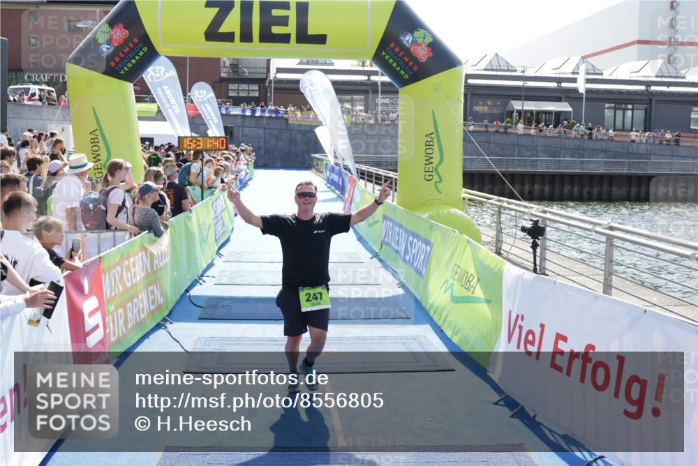 10.08.2025 - GEWOBA Citytriathlon Bremen H.Heesch http://msf.ph/oto/8556805 10.08.2025 15:31:44 Ziel 247 meine-sportfotos.de