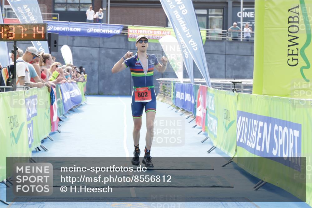 10.08.2025 - GEWOBA Citytriathlon Bremen H.Heesch http://msf.ph/oto/8556812 10.08.2025 14:37:18 Ziel 602 meine-sportfotos.de