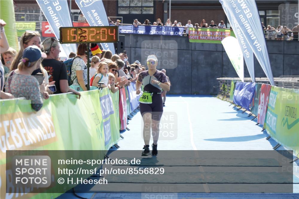 10.08.2025 - GEWOBA Citytriathlon Bremen H.Heesch http://msf.ph/oto/8556829 10.08.2025 15:32:08 Ziel 338, 411, 461 meine-sportfotos.de