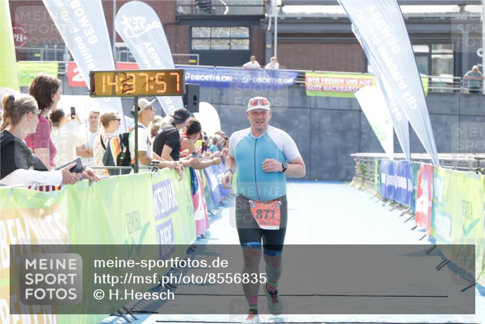 10.08.2025 - GEWOBA Citytriathlon Bremen H.Heesch http://msf.ph/oto/8556835 10.08.2025 14:38:01 Ziel 877 meine-sportfotos.de