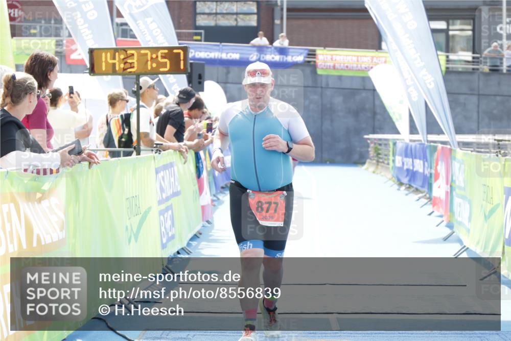 10.08.2025 - GEWOBA Citytriathlon Bremen H.Heesch http://msf.ph/oto/8556839 10.08.2025 14:38:01 Ziel 877 meine-sportfotos.de