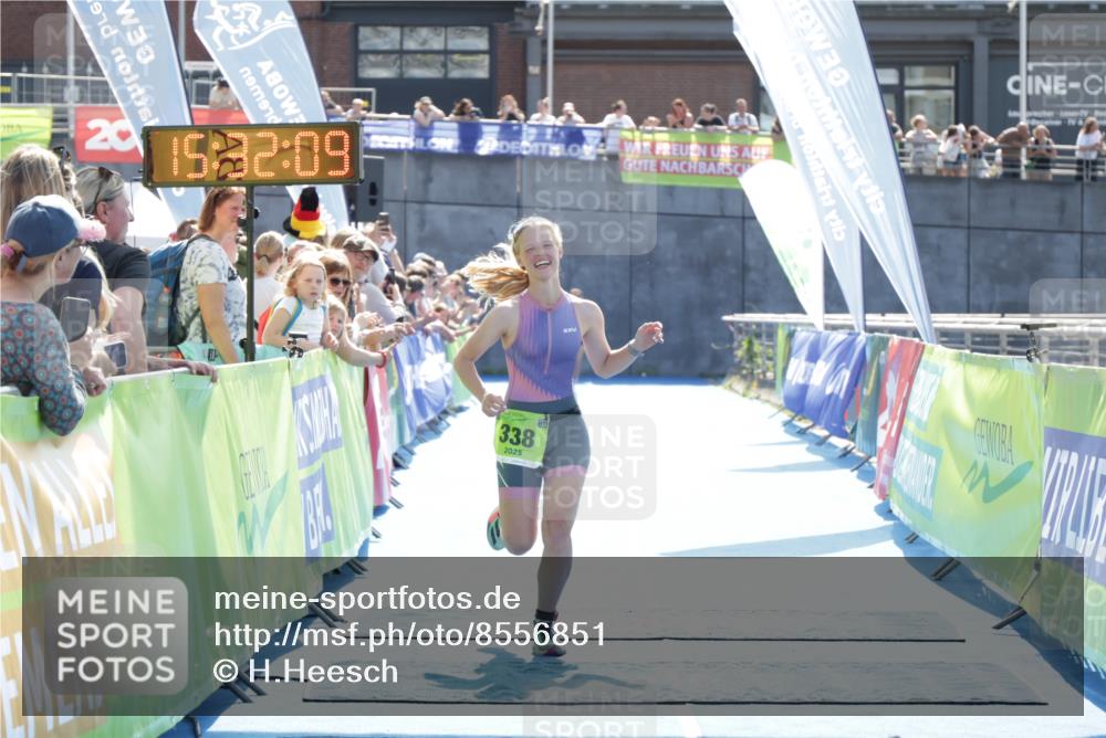 10.08.2025 - GEWOBA Citytriathlon Bremen H.Heesch http://msf.ph/oto/8556851 10.08.2025 15:32:13 Ziel 338, 461 meine-sportfotos.de